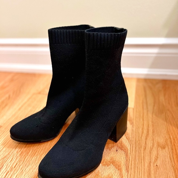 The Wishbone Collection Knit Booties - Picture 1 of 2